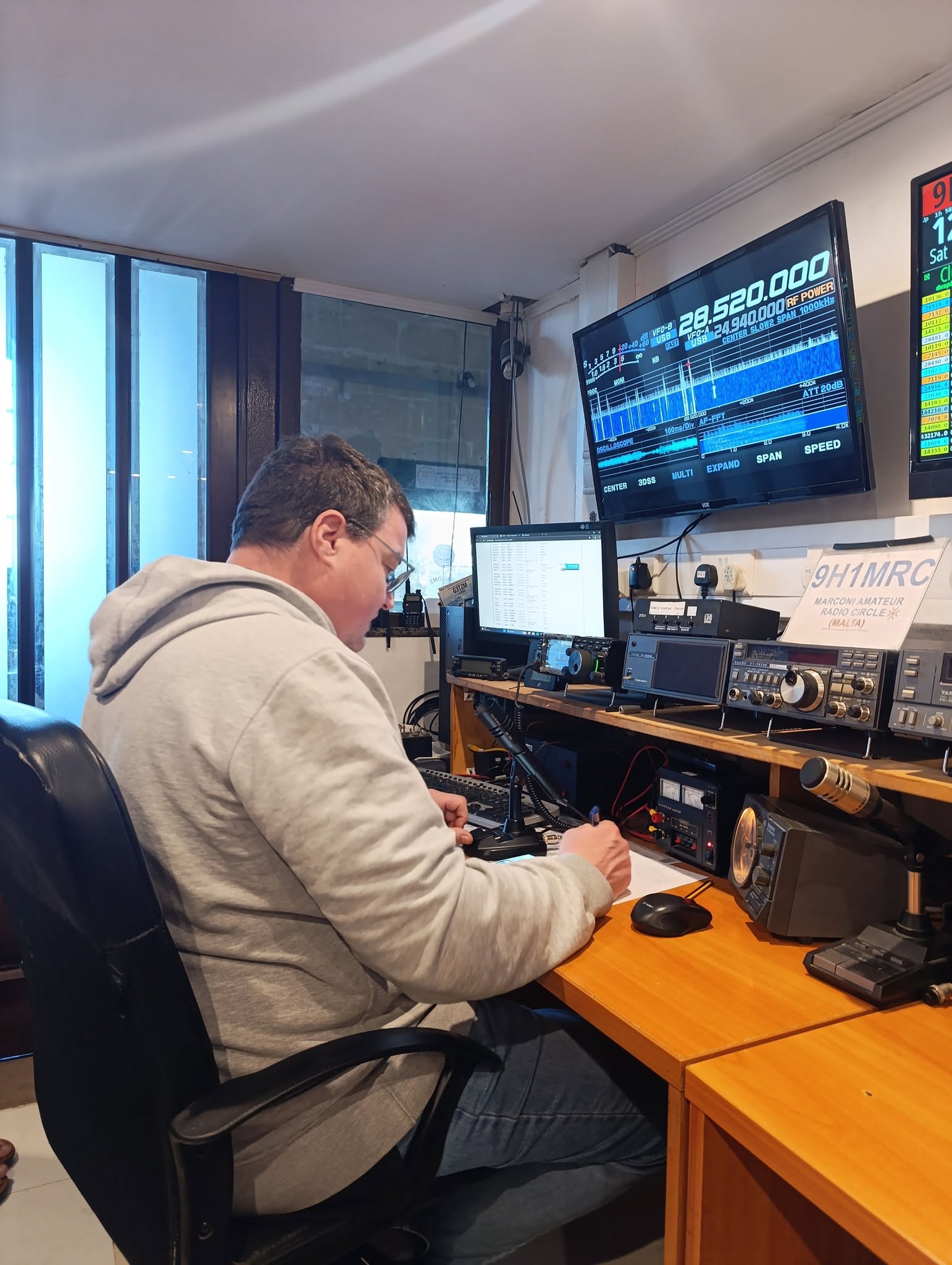 Visit from Carsten, 9H/DM9EE, to Marconi Amateur Radio Circle (photo 5)
